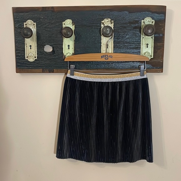 United Colors of Benetton Grey Velvet Pleated Skirt - Picture 2 of 12